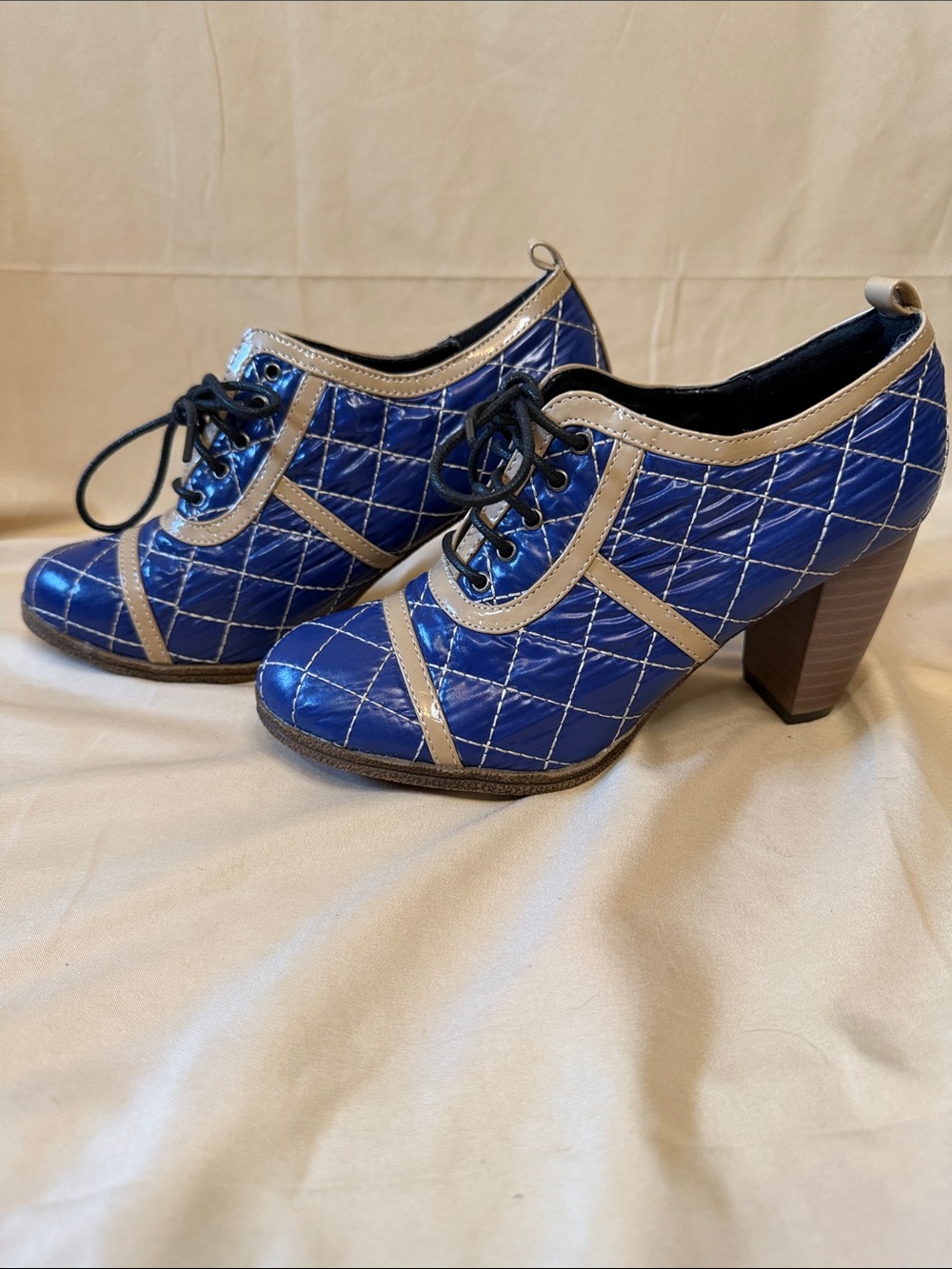 Women's Quilted Blue Lace-Up Heeled Boots with Contrast Trim